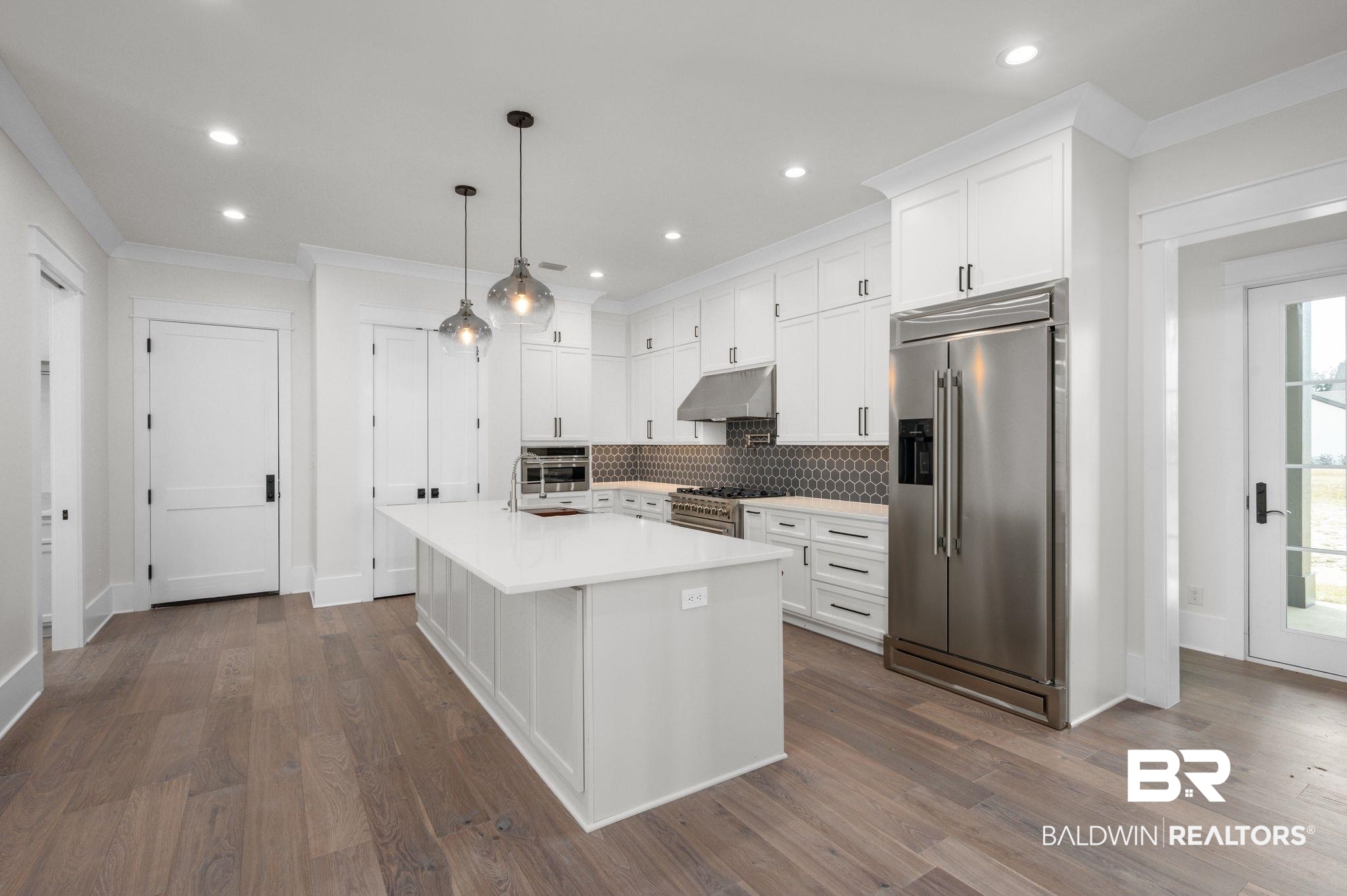 906 Inlet Circle