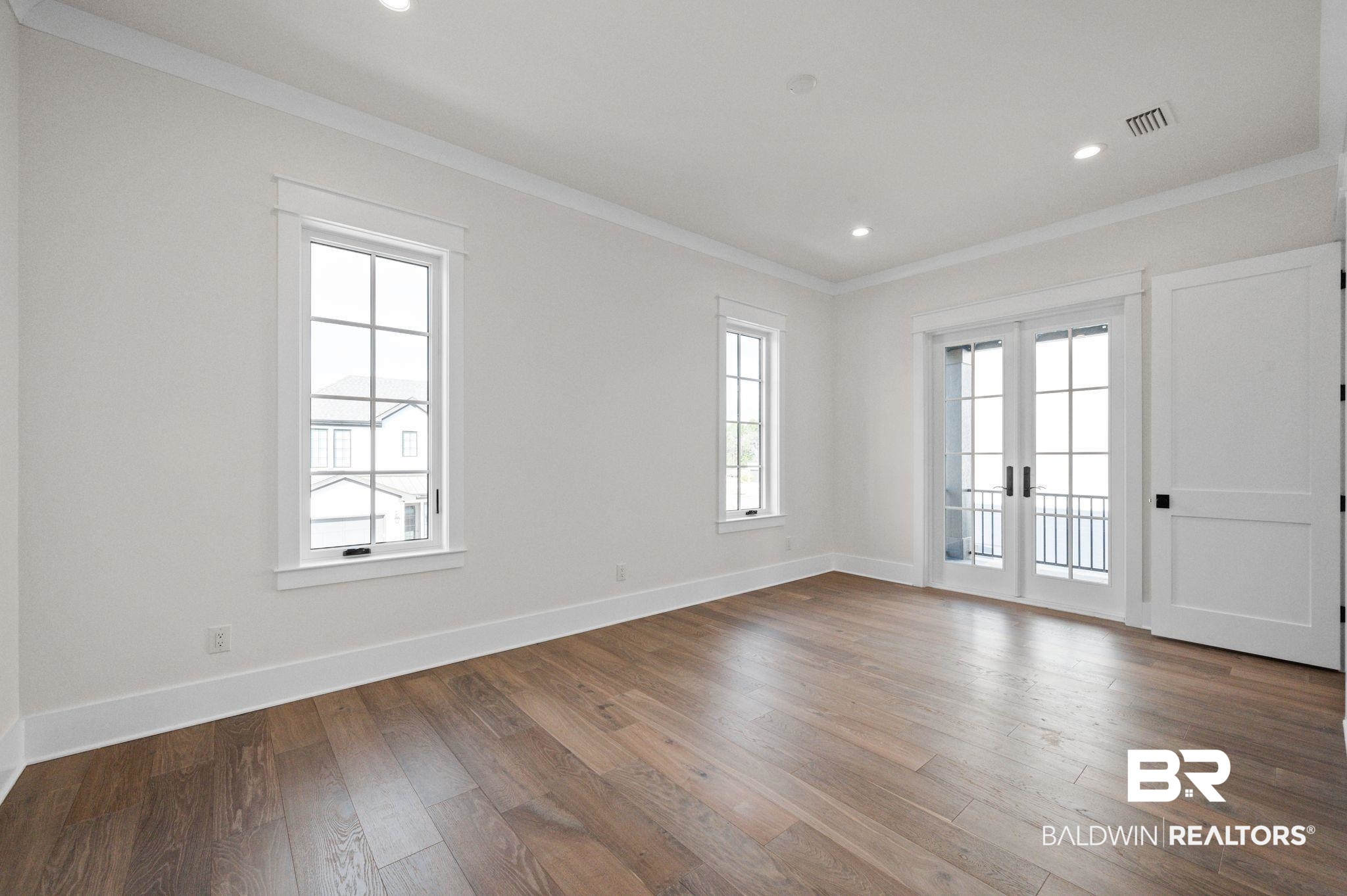 906 Inlet Circle