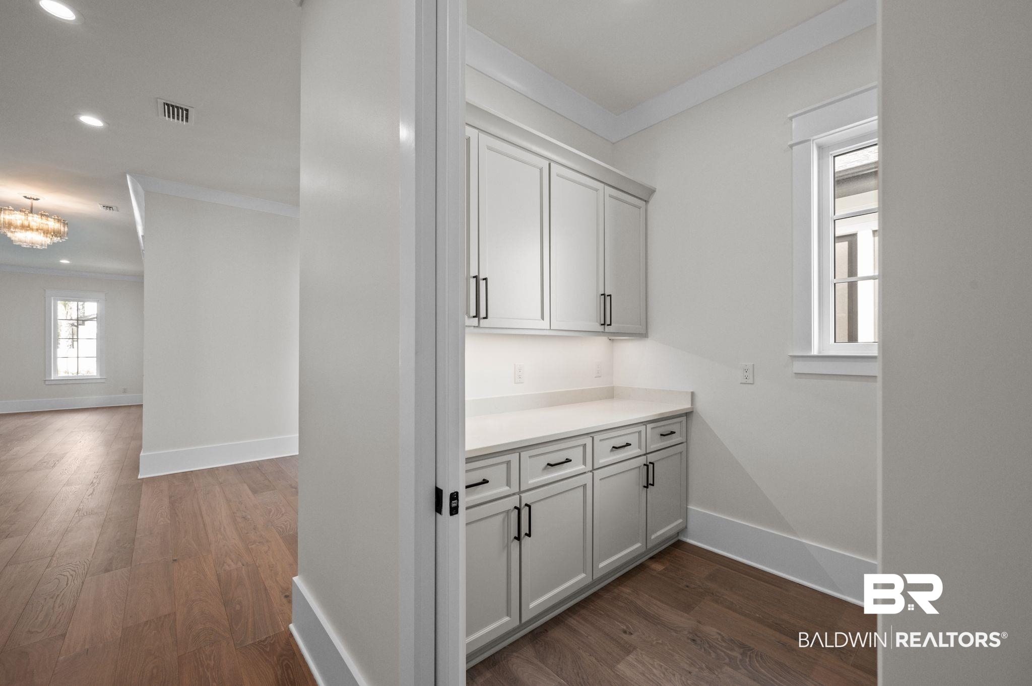 906 Inlet Circle