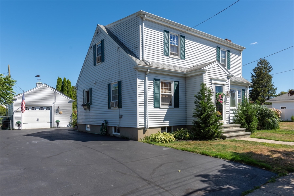 474 John St