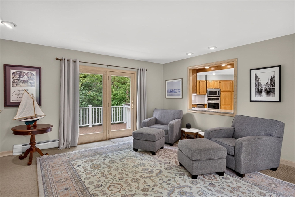 5 Acorn Ln