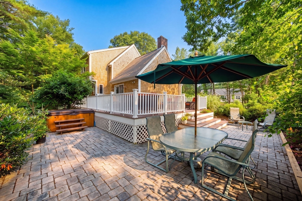 5 Acorn Ln