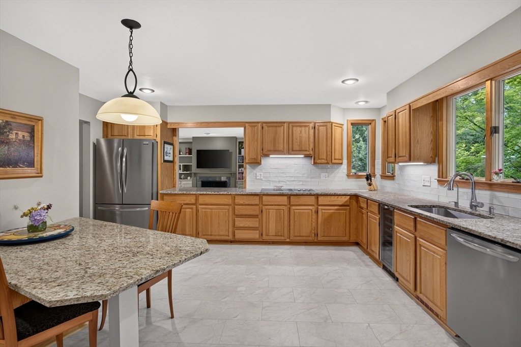 5 Acorn Ln