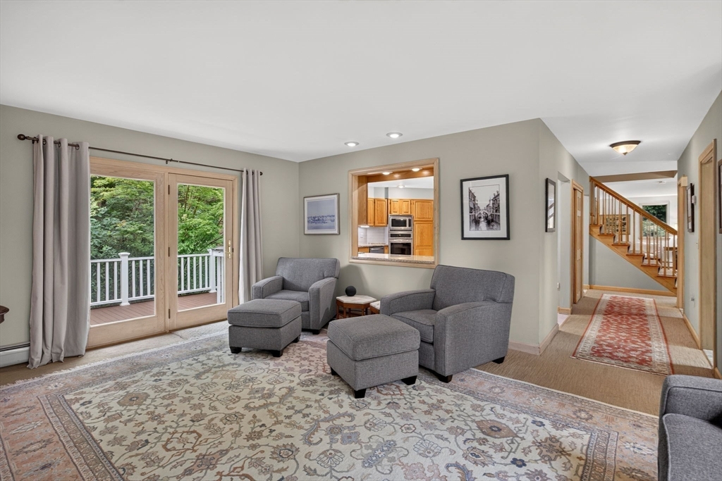 5 Acorn Ln
