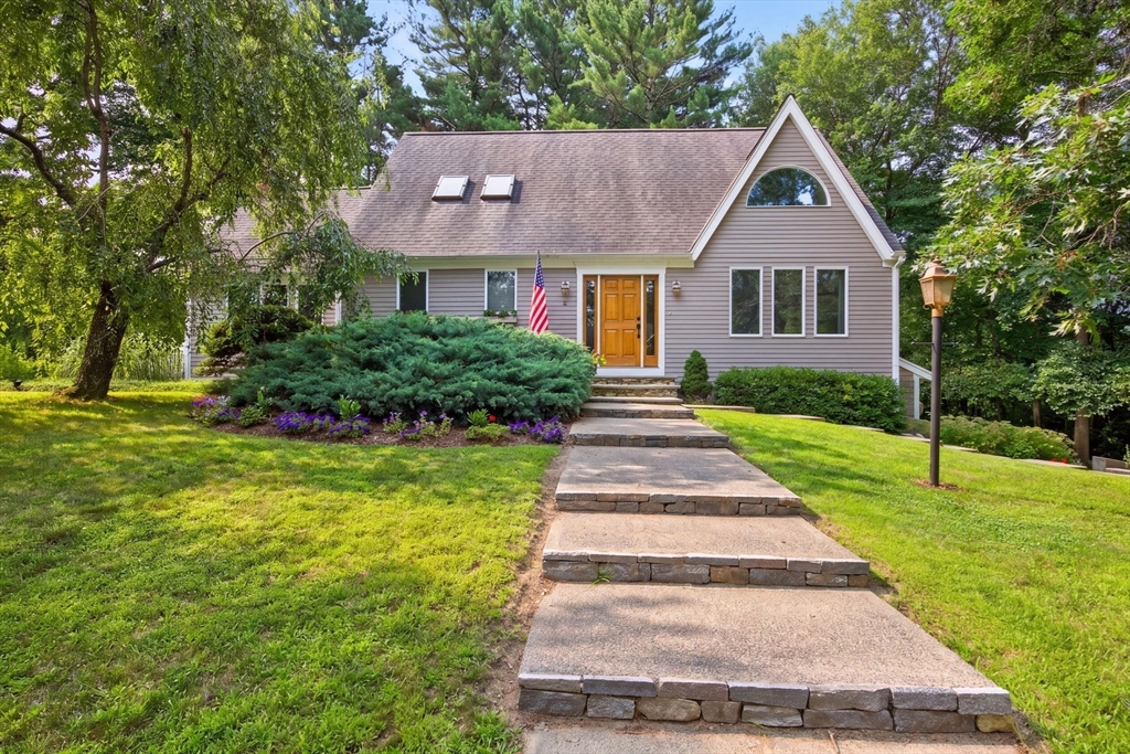 5 Acorn Ln