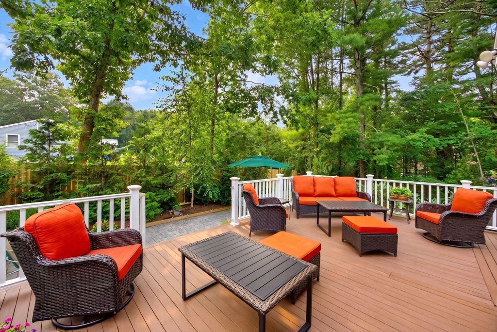 5 Acorn Ln