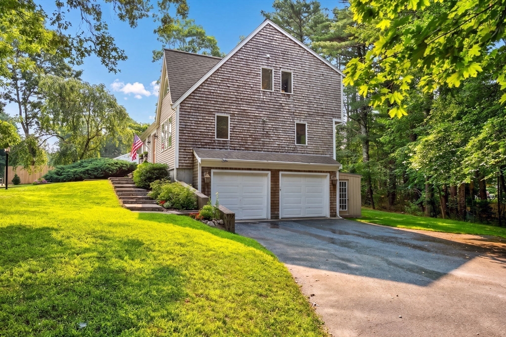 5 Acorn Ln