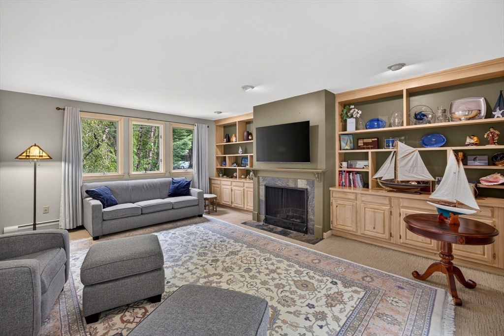 5 Acorn Ln