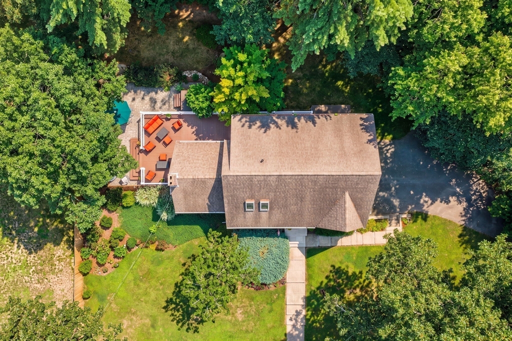 5 Acorn Ln