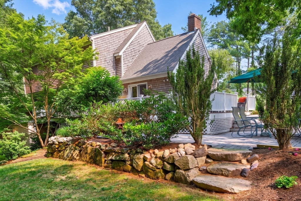 5 Acorn Ln