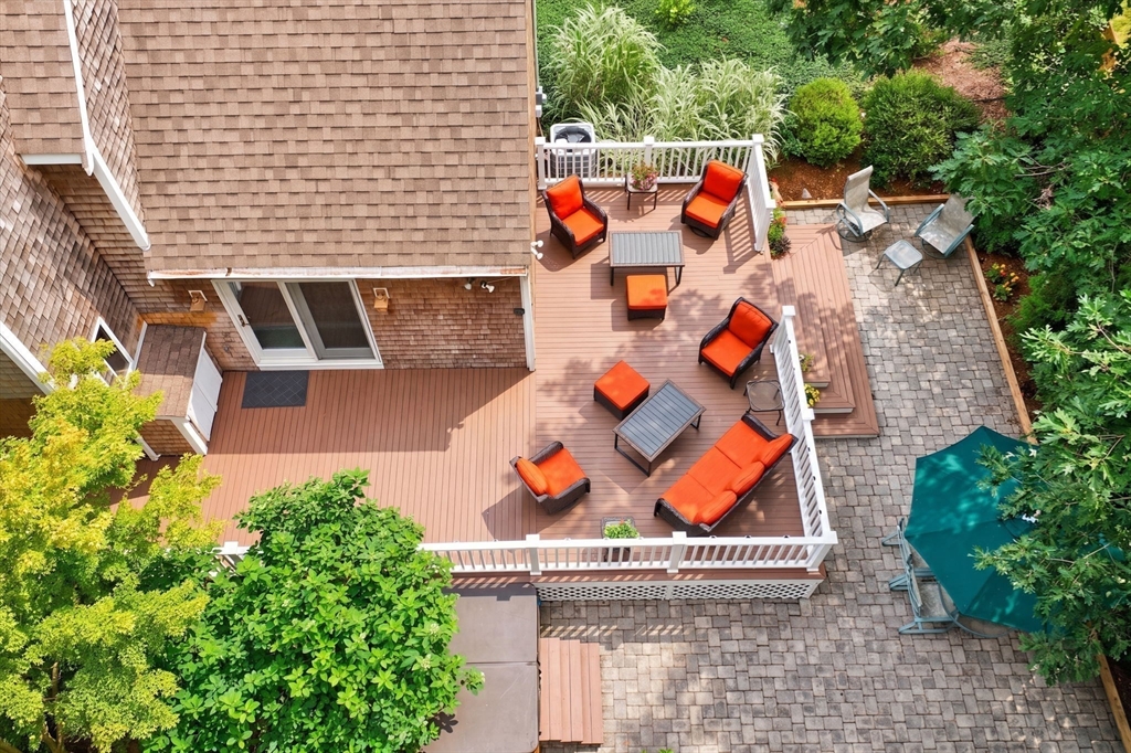 5 Acorn Ln