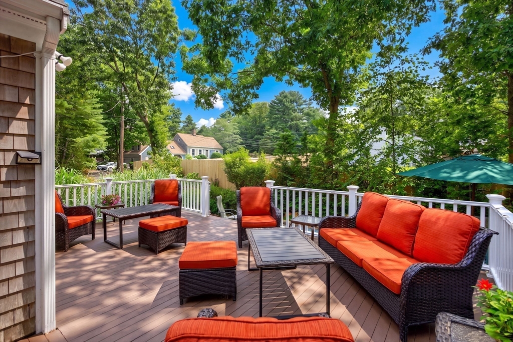 5 Acorn Ln