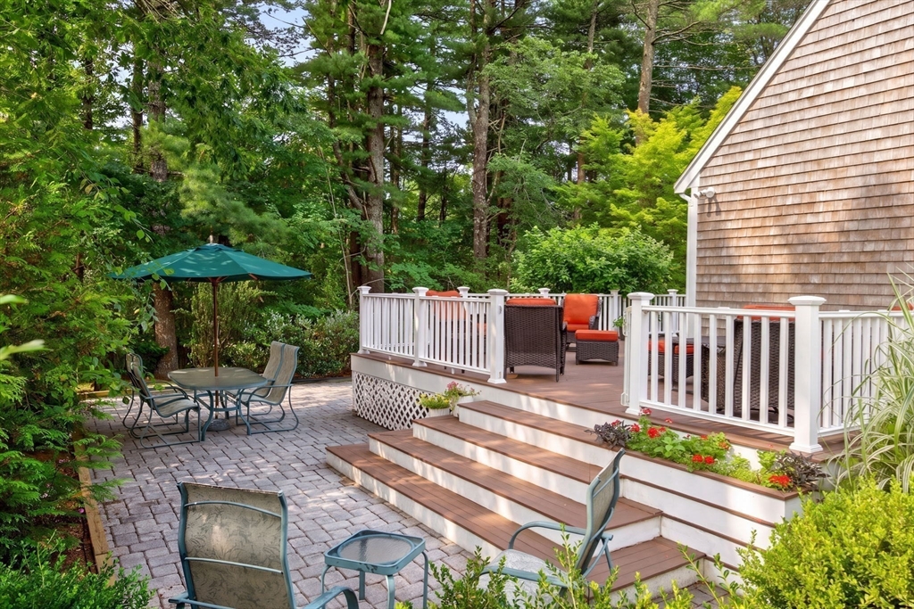 5 Acorn Ln