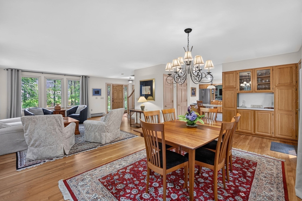 5 Acorn Ln