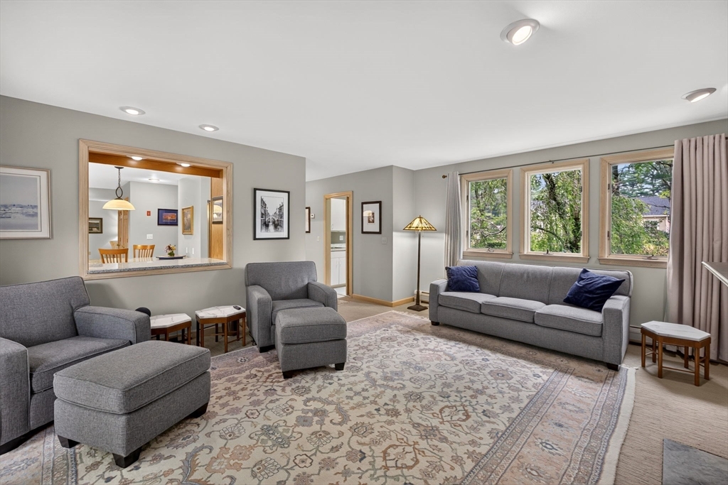 5 Acorn Ln