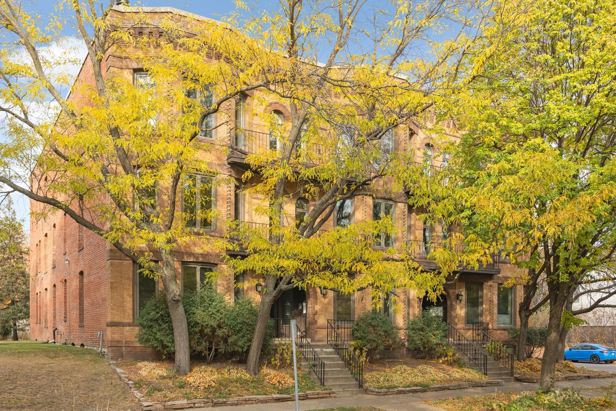 561 Laurel Avenue Unit: 3