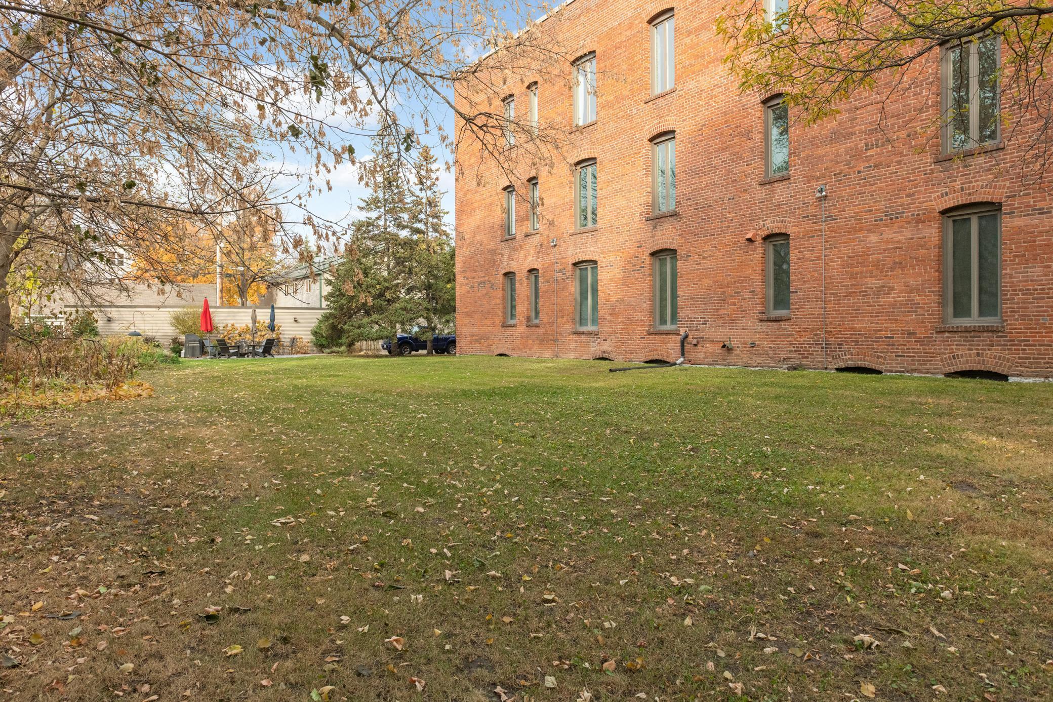 561 Laurel Avenue Unit: 3