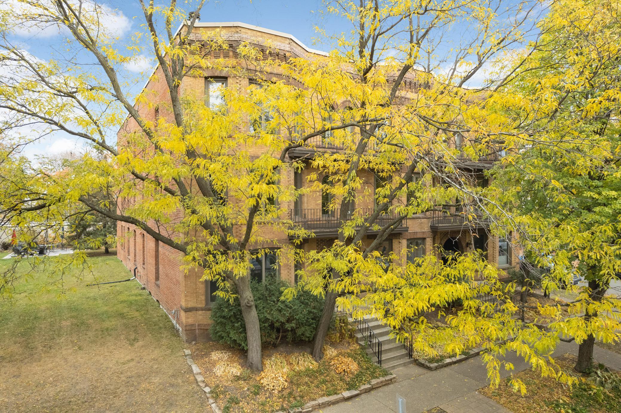 561 Laurel Avenue Unit: 3