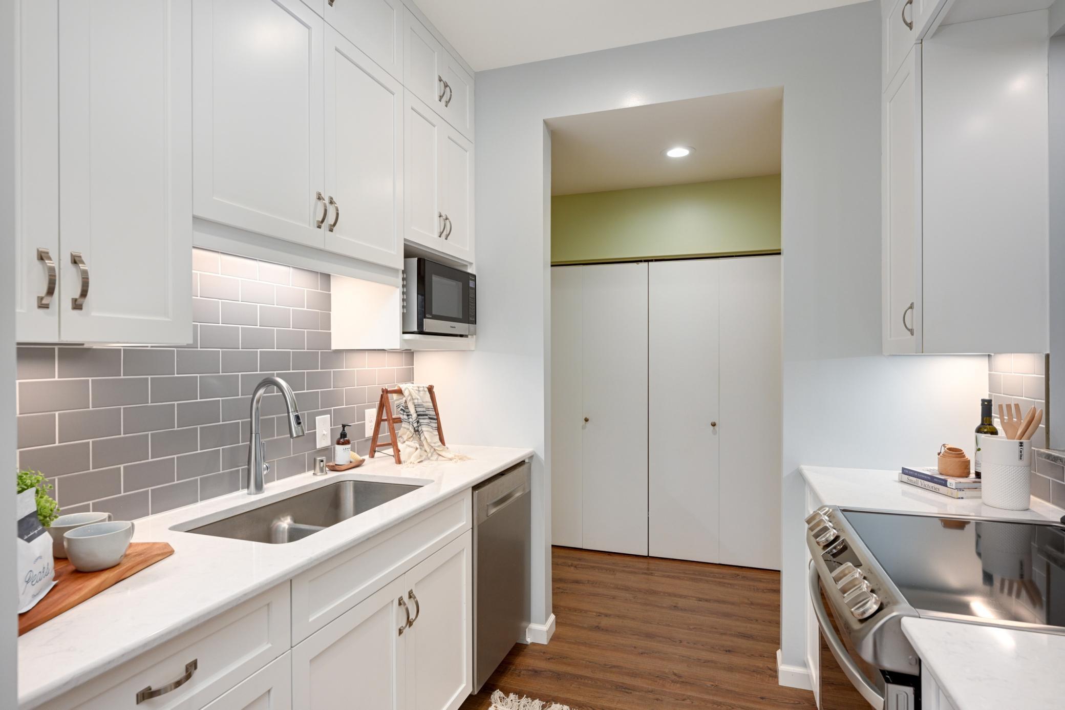 561 Laurel Avenue Unit: 3