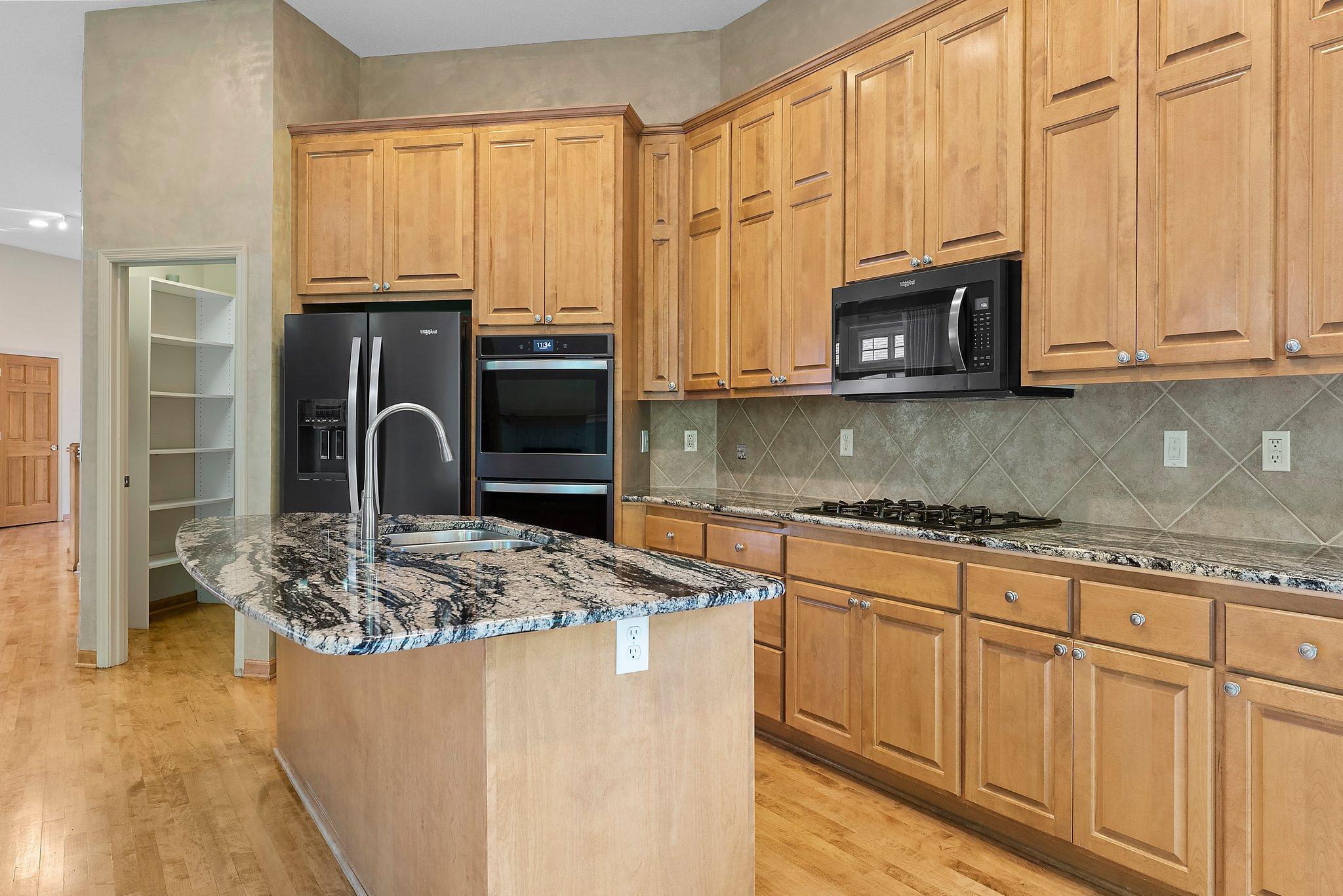 987 Nine Mile Cove E