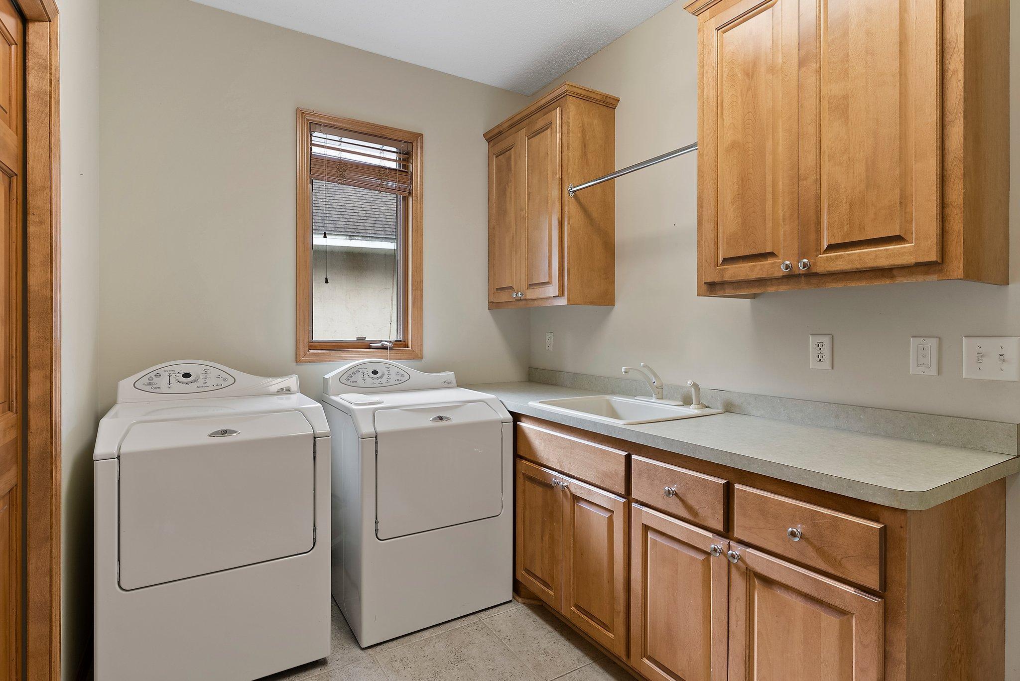 987 Nine Mile Cove E