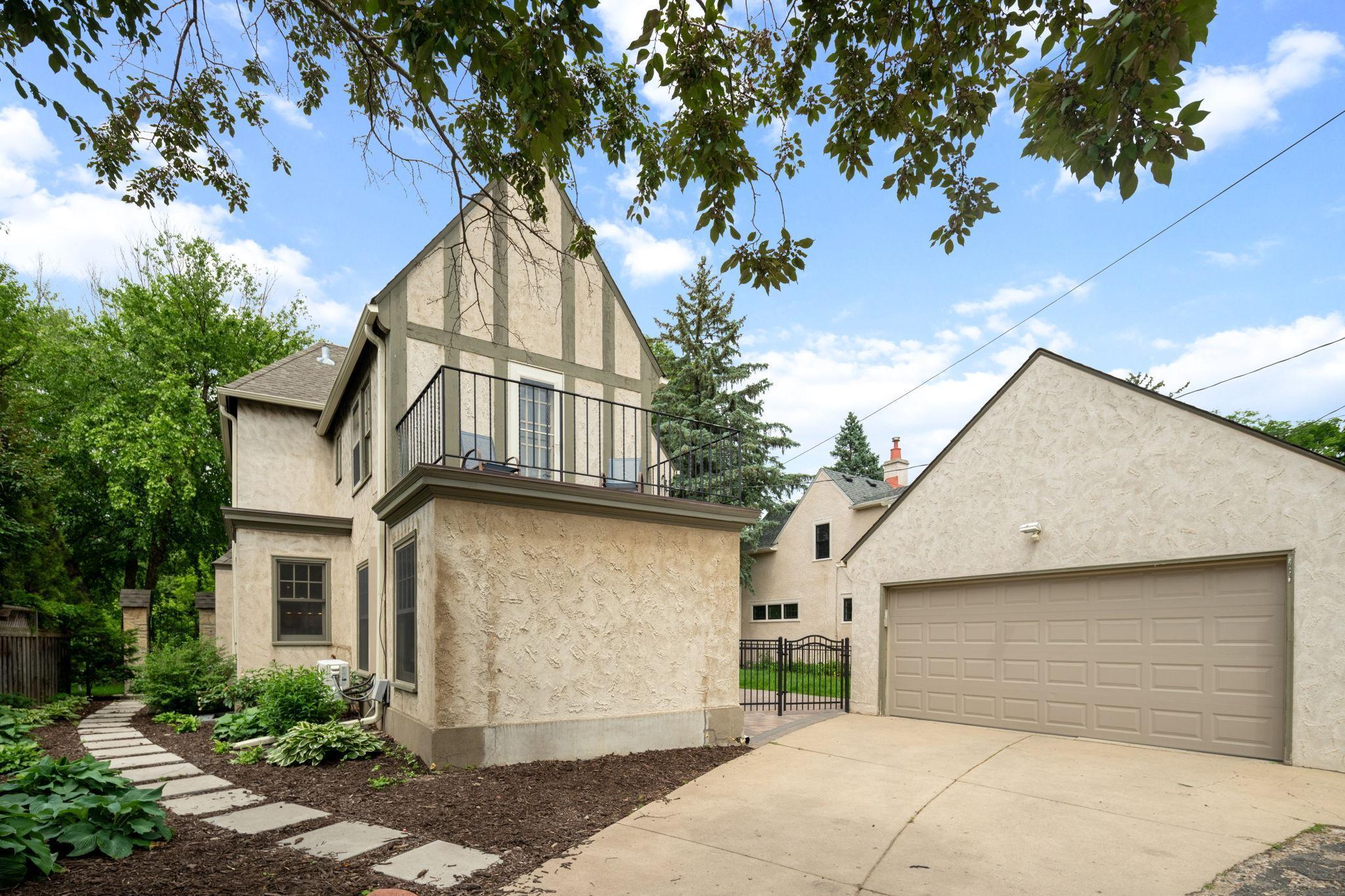 721 W Minnehaha Parkway