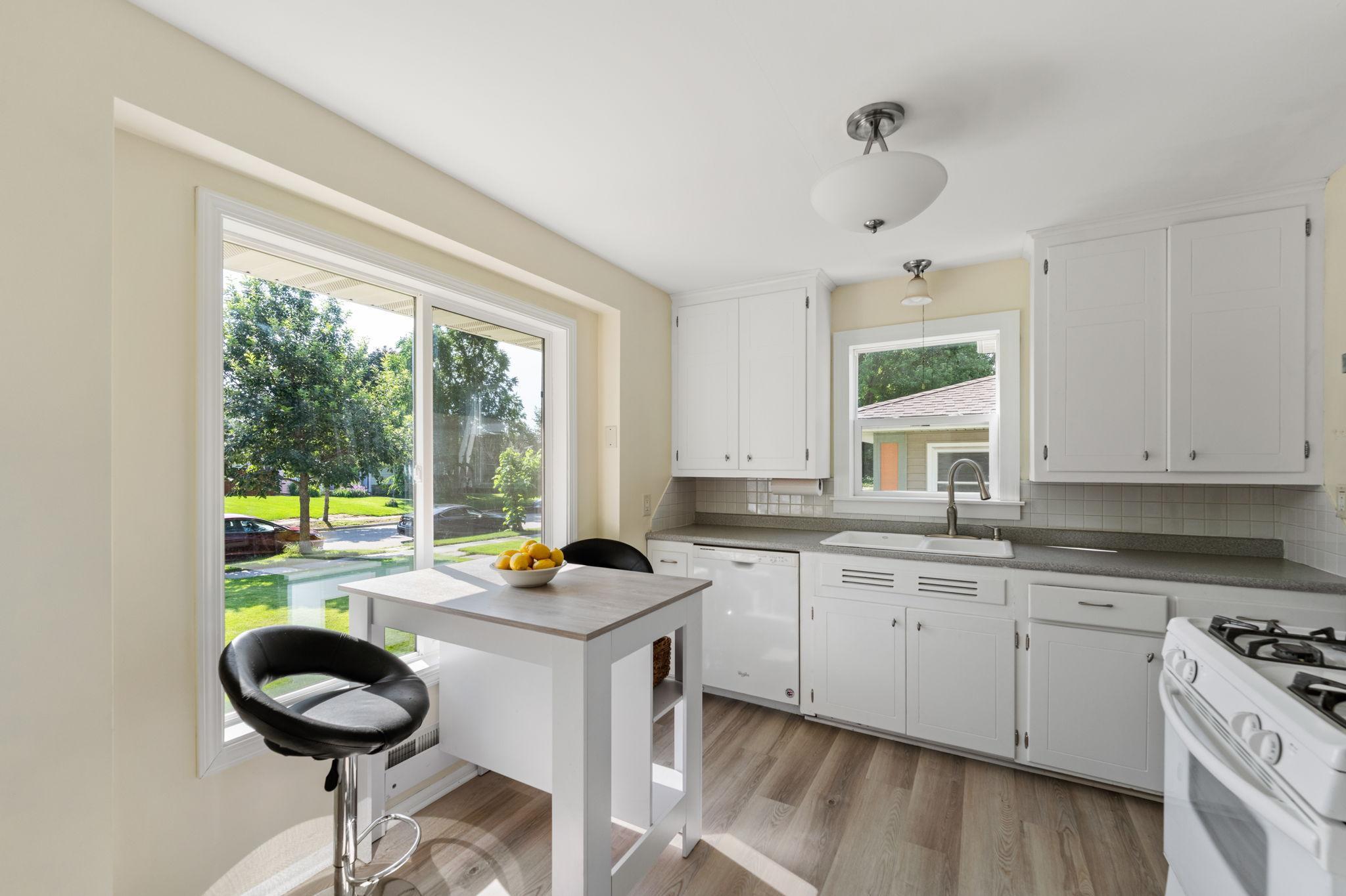 6112 Russell Avenue S