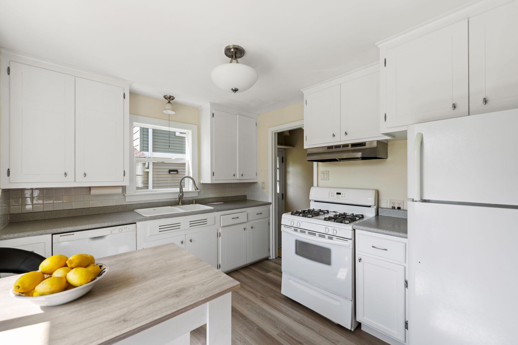 6112 Russell Avenue S