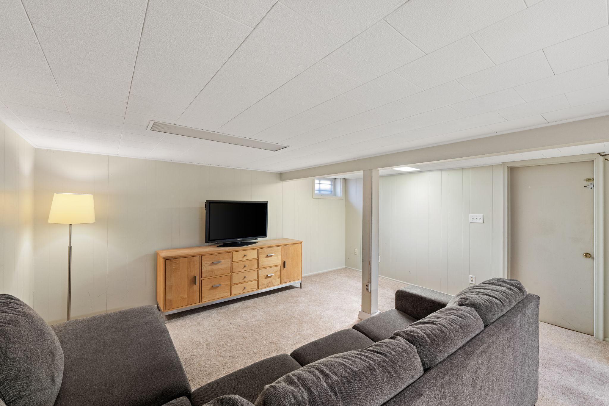 6112 Russell Avenue S