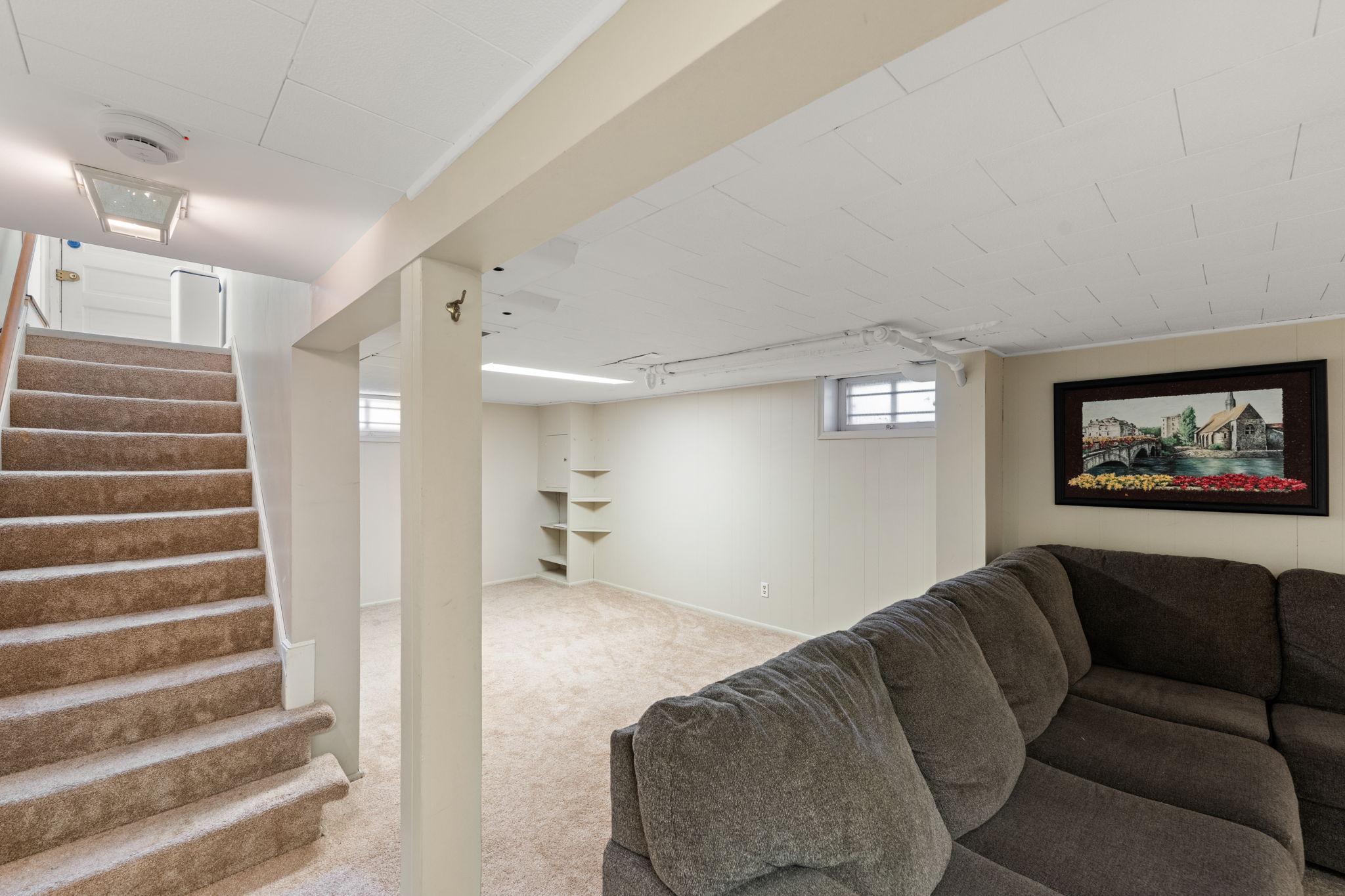 6112 Russell Avenue S