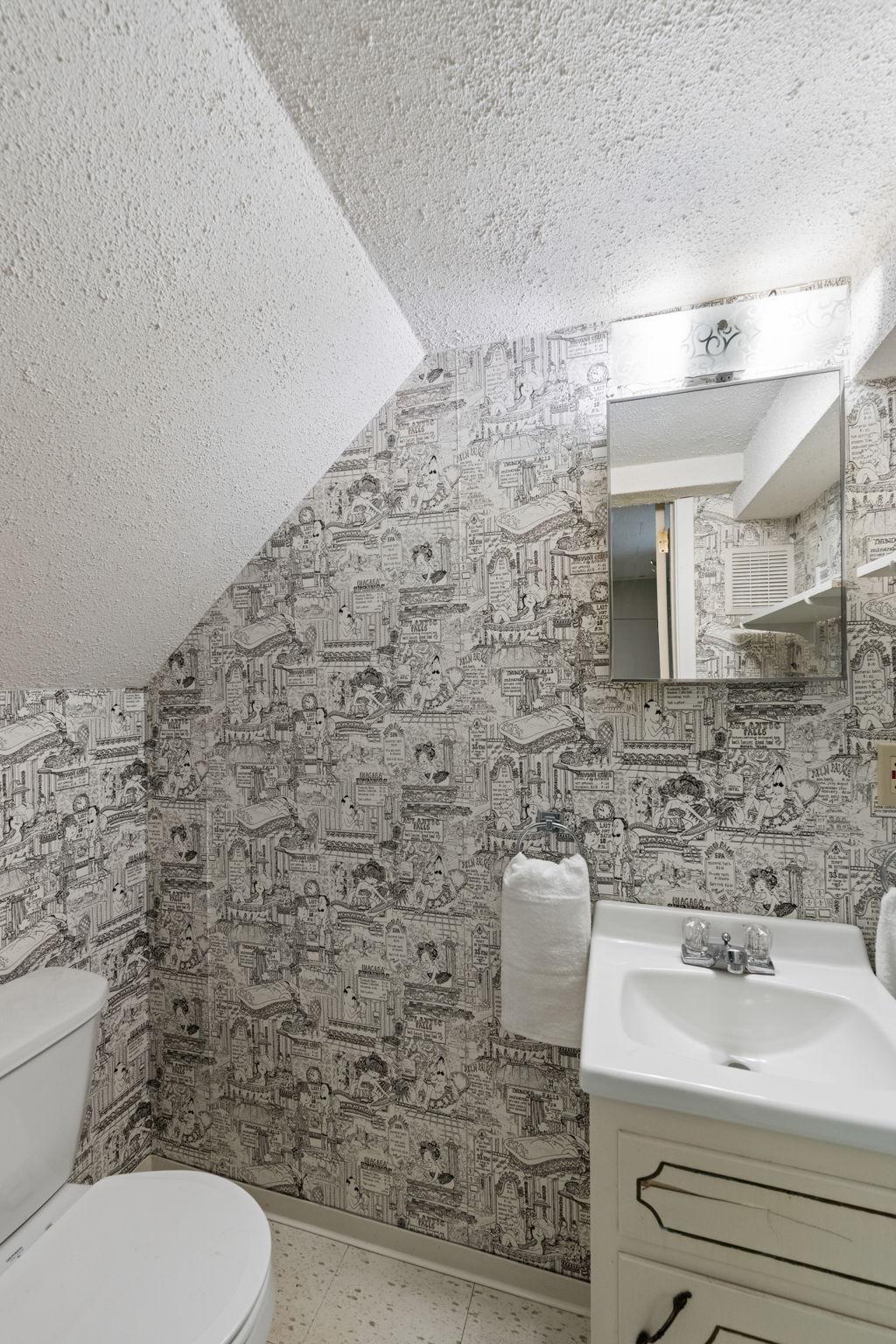 6112 Russell Avenue S