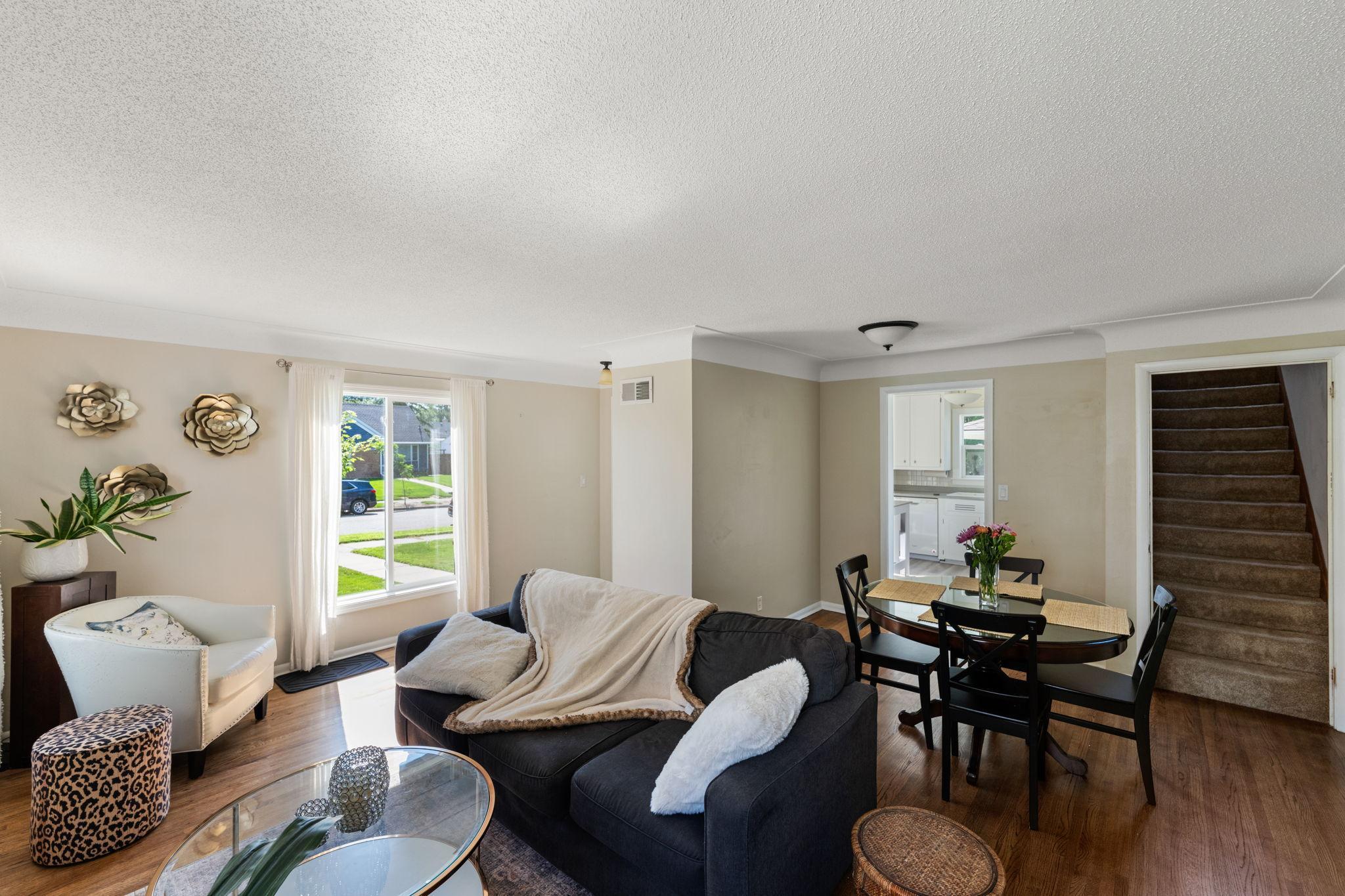 6112 Russell Avenue S