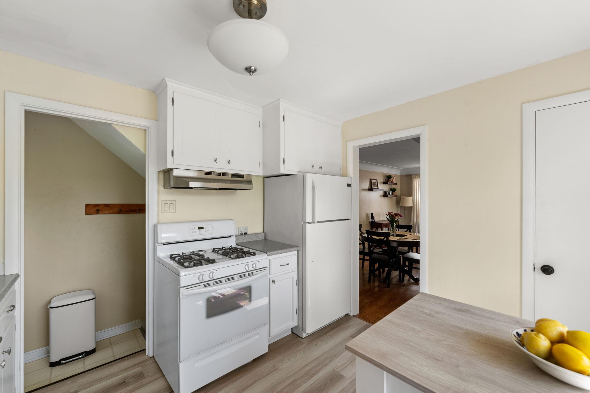 6112 Russell Avenue S