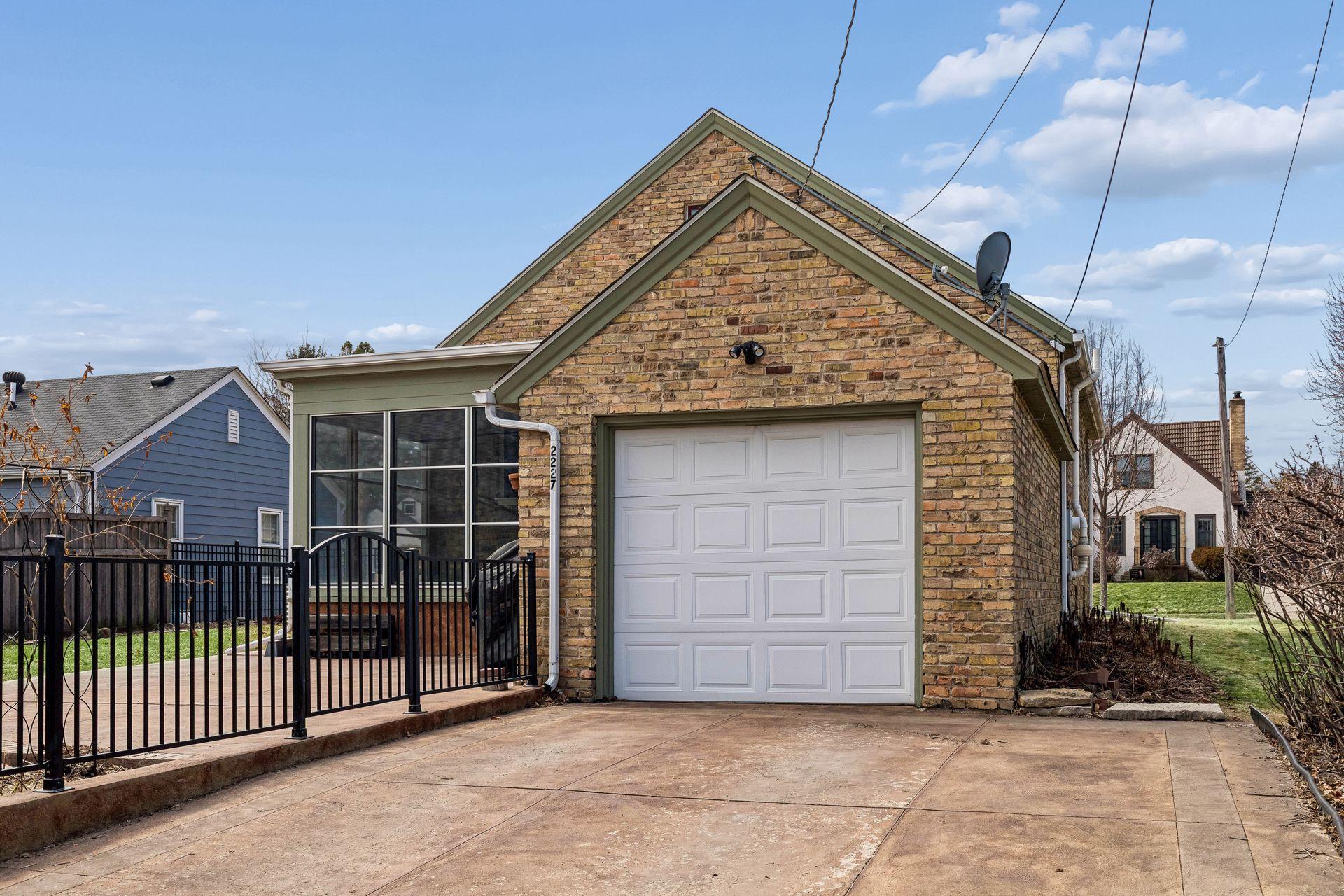 2227 Roosevelt Street NE