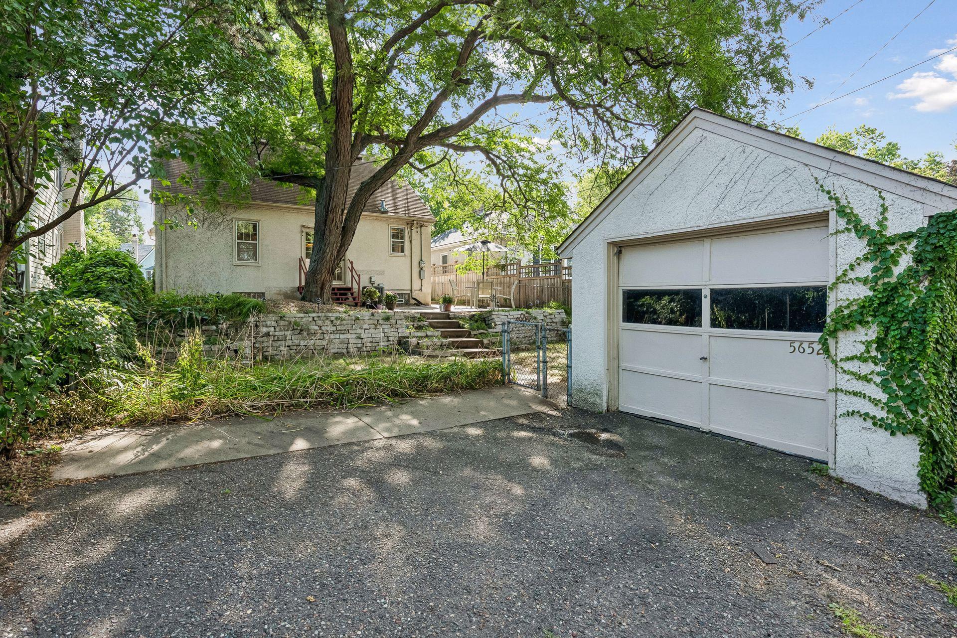 5652 Dupont Avenue S