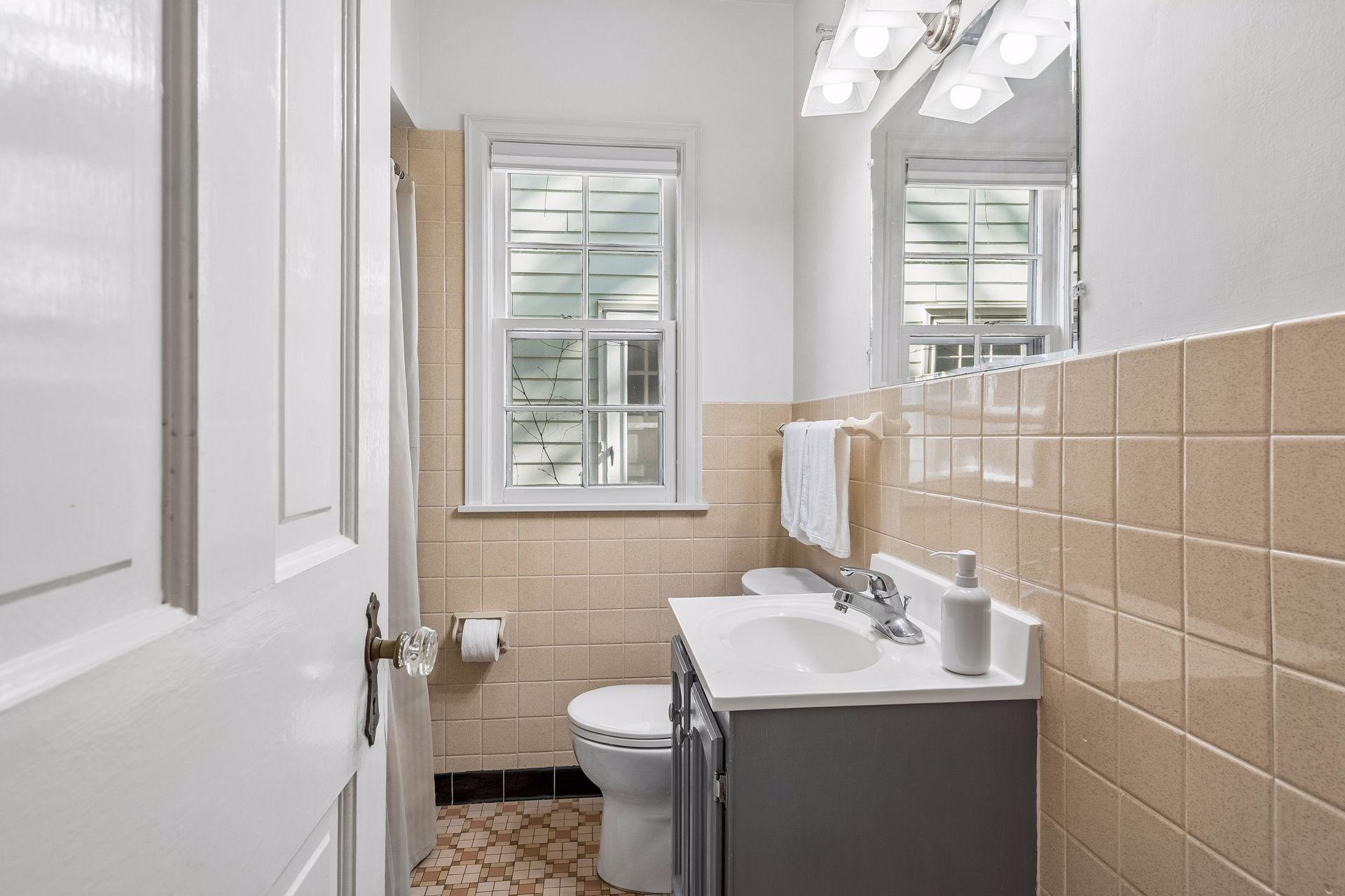 5652 Dupont Avenue S