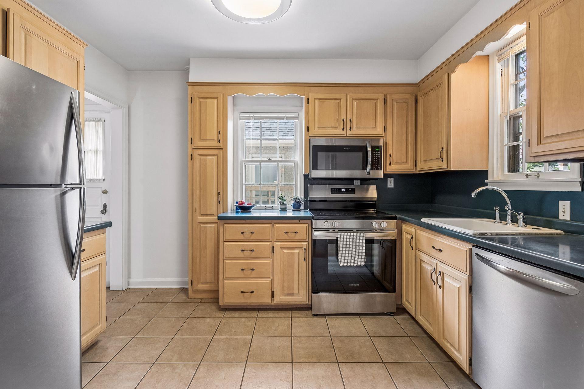5652 Dupont Avenue S