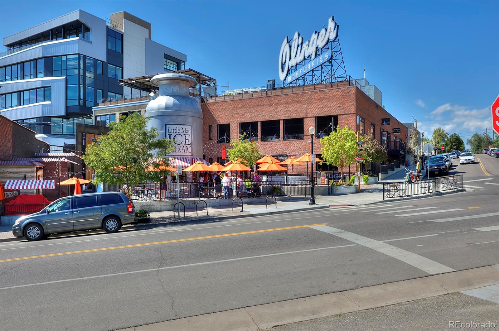 2527 W Dunkeld Place