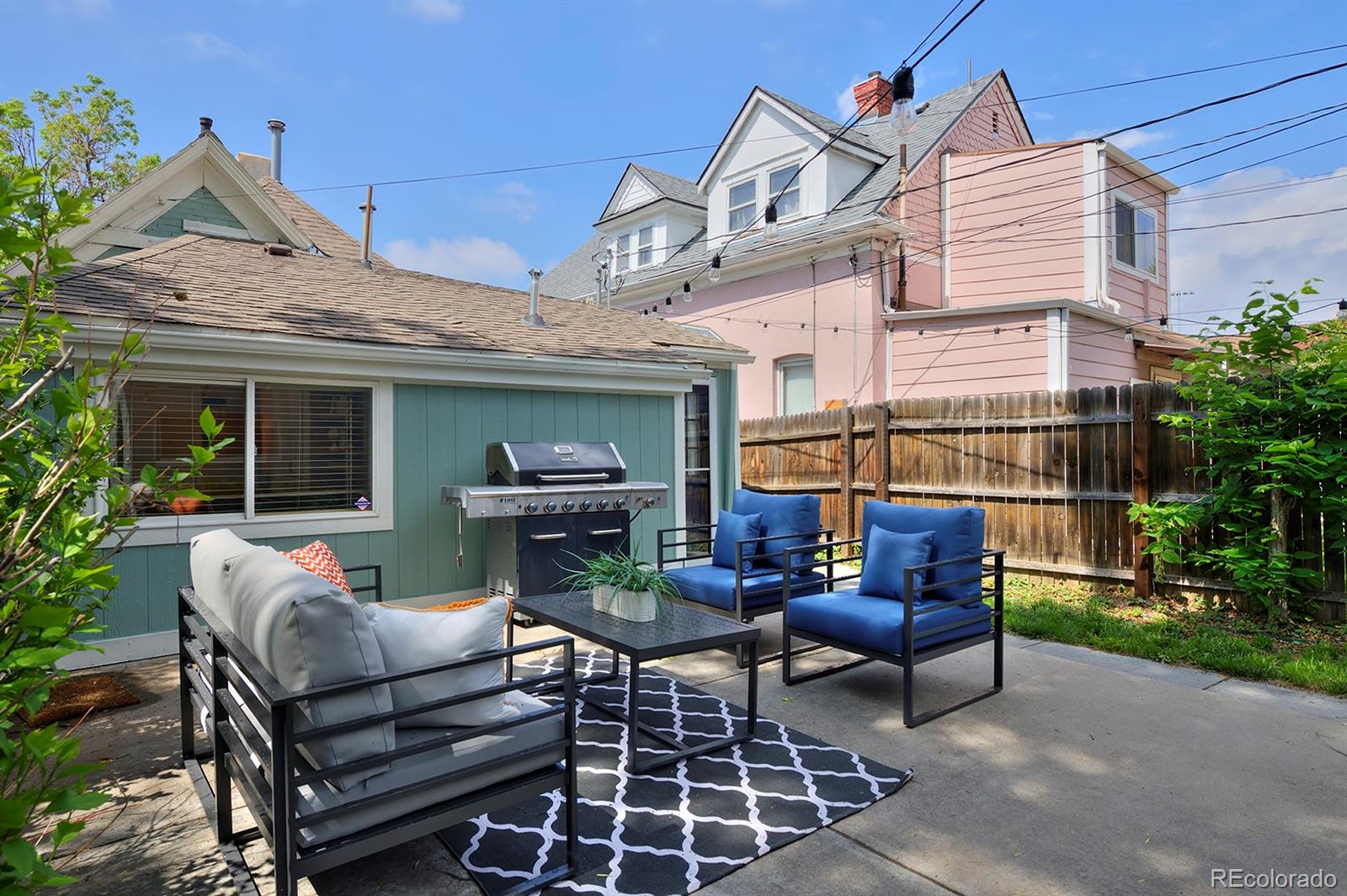 2527 W Dunkeld Place