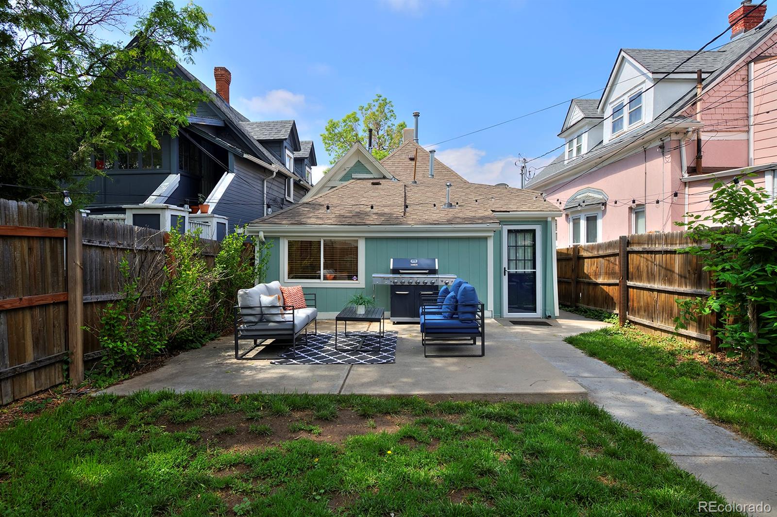 2527 W Dunkeld Place