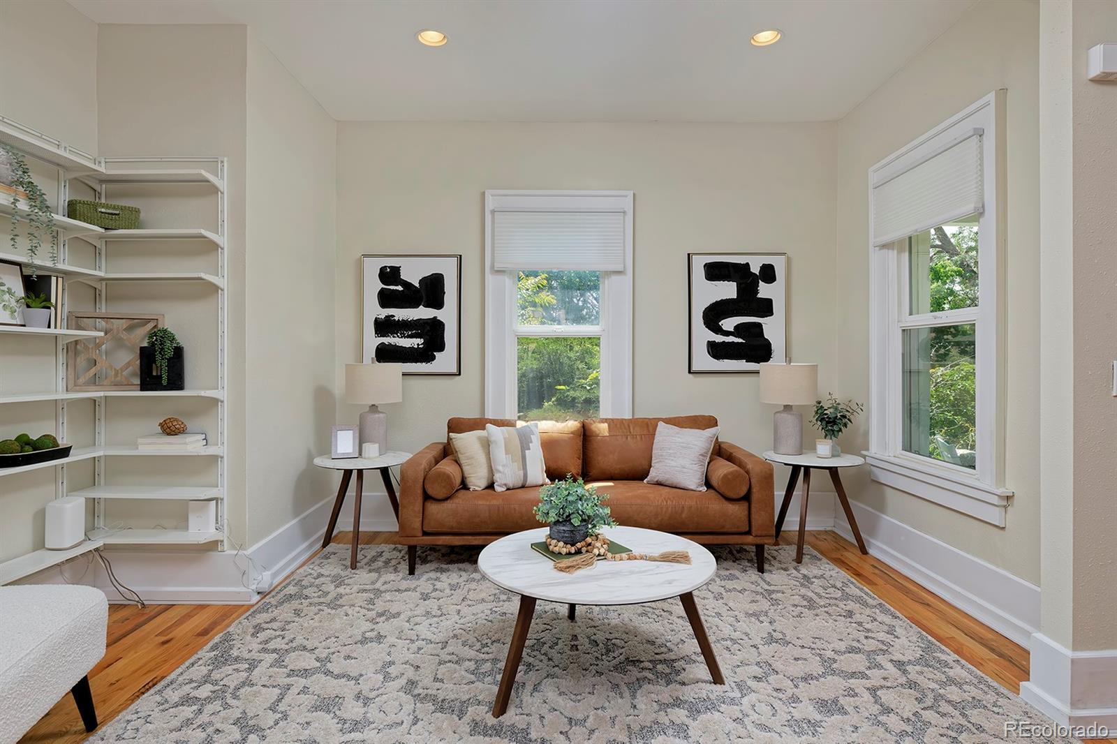 2527 W Dunkeld Place