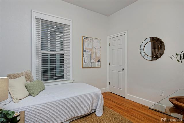 2527 W Dunkeld Place