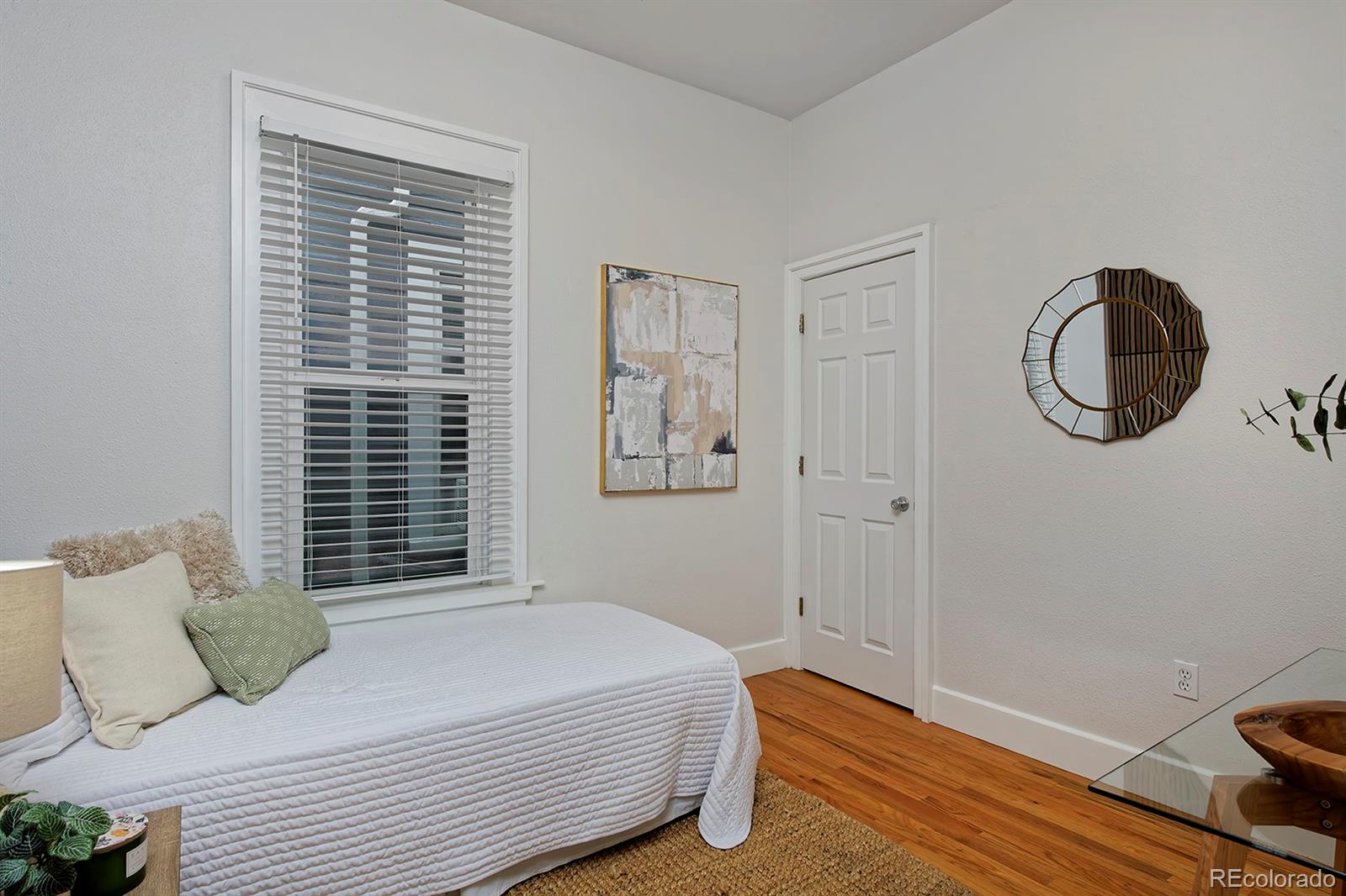 2527 W Dunkeld Place