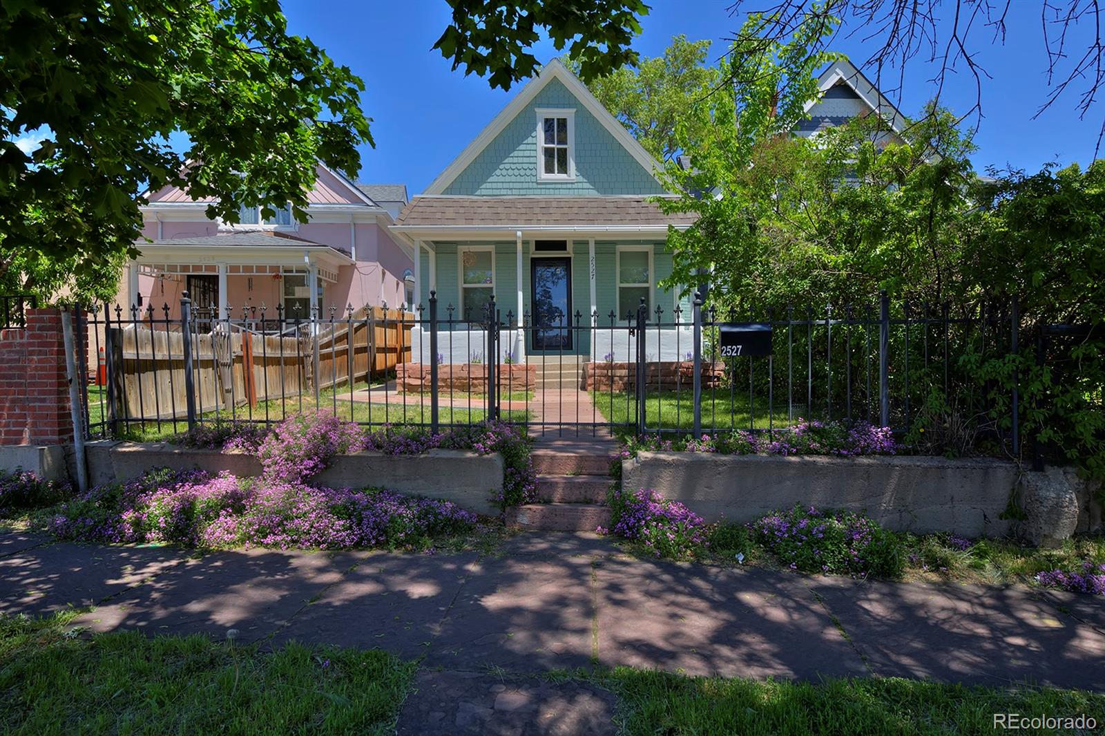 2527 W Dunkeld Place