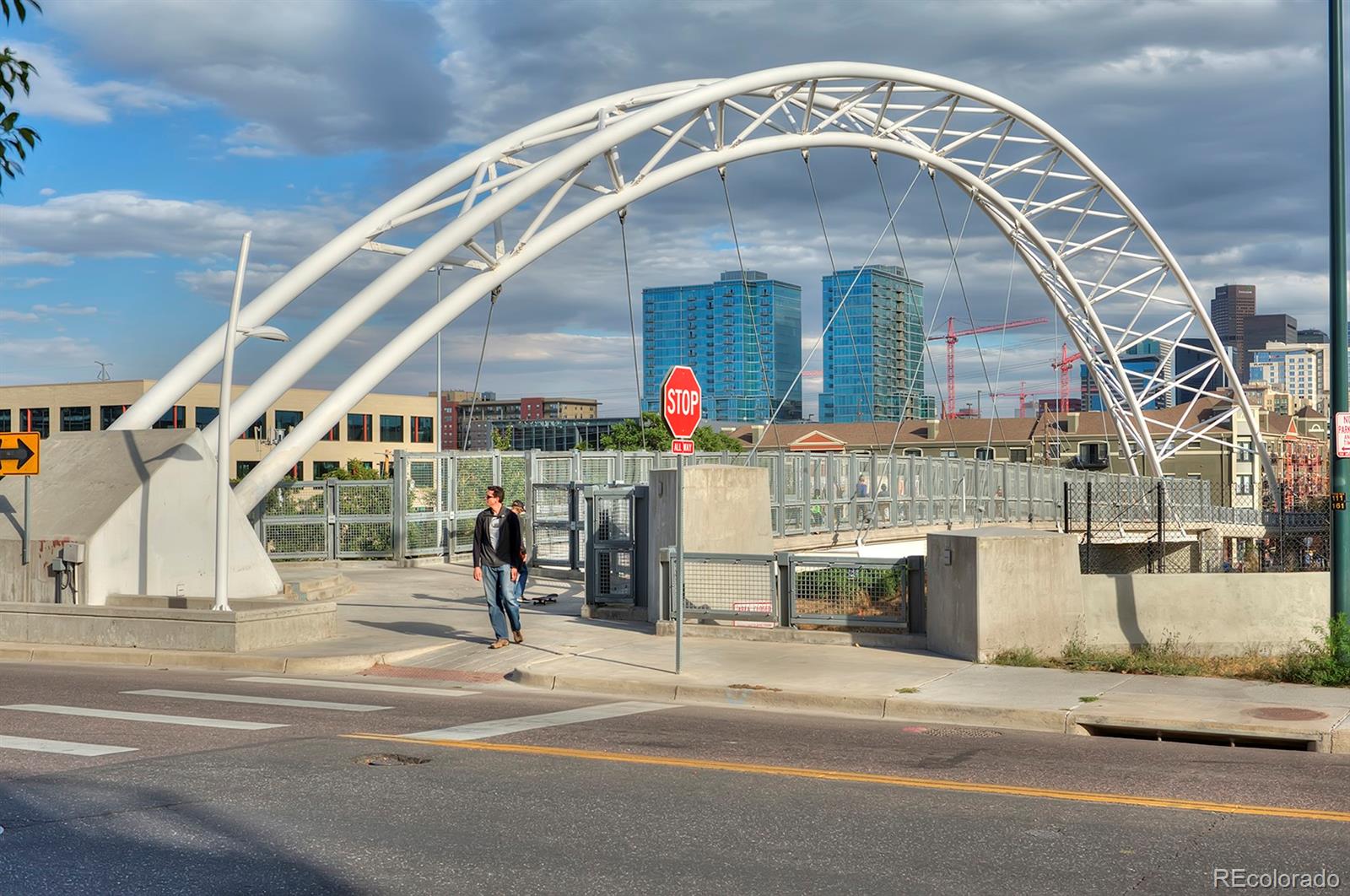 2527 W Dunkeld Place