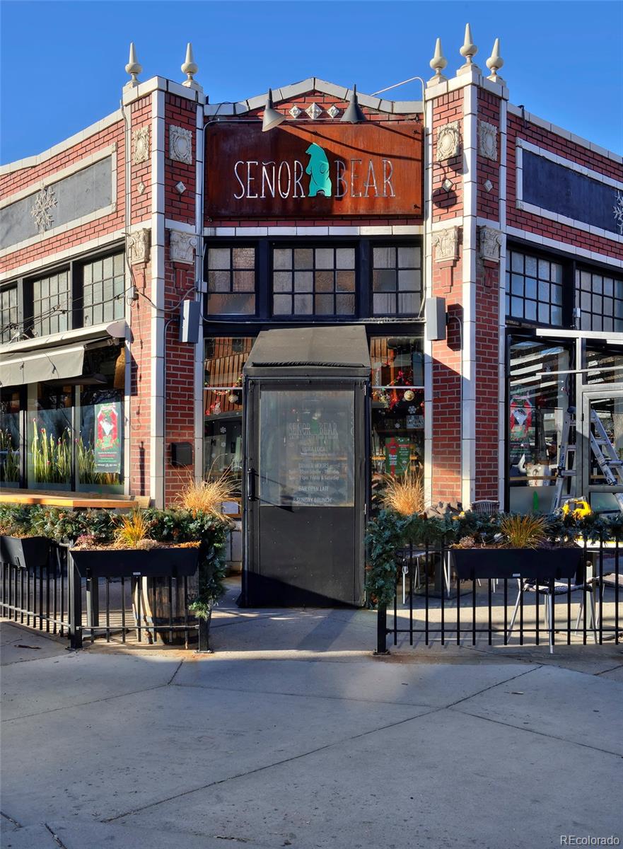 2527 W Dunkeld Place