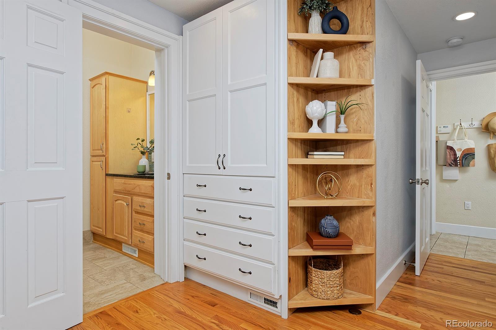 2527 W Dunkeld Place