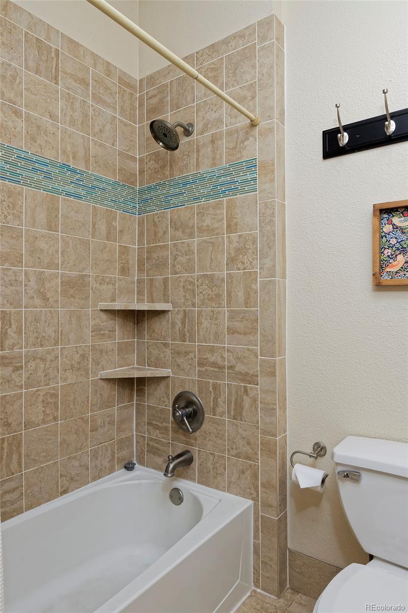 2527 W Dunkeld Place