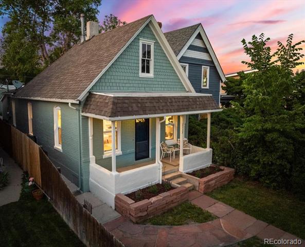 2527 W Dunkeld Place
