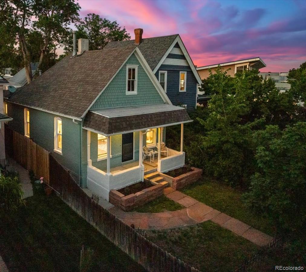 2527 W Dunkeld Place